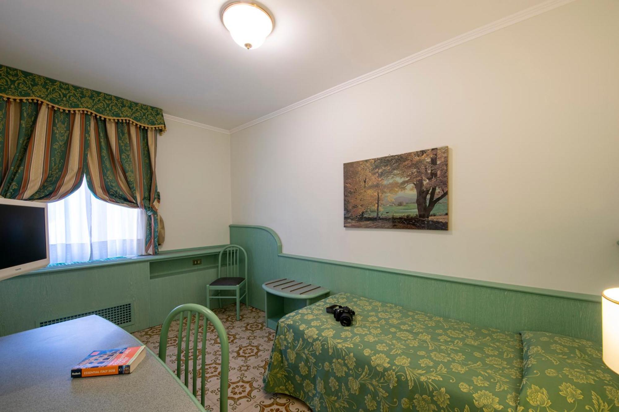 Hotel Moderno Stresa Exterior foto