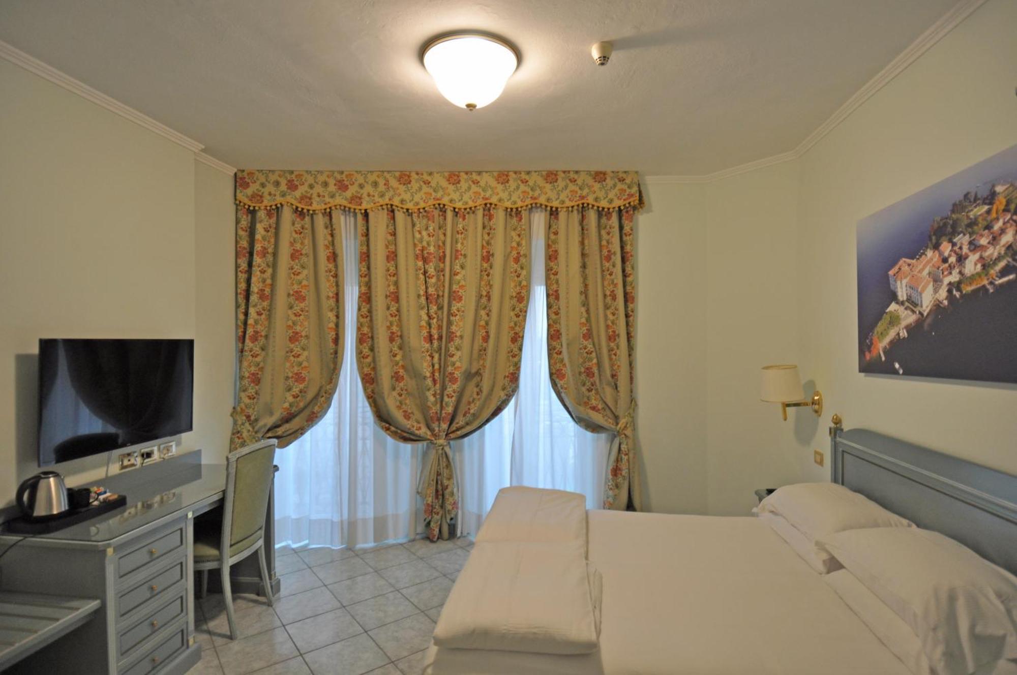 Hotel Moderno Stresa Exterior foto