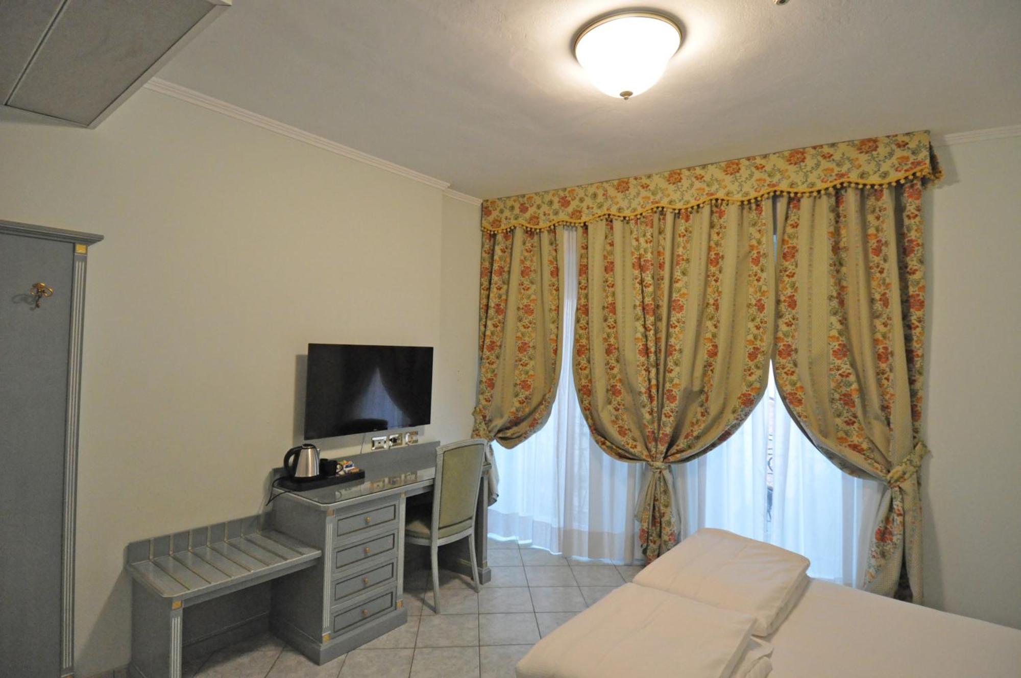 Hotel Moderno Stresa Exterior foto