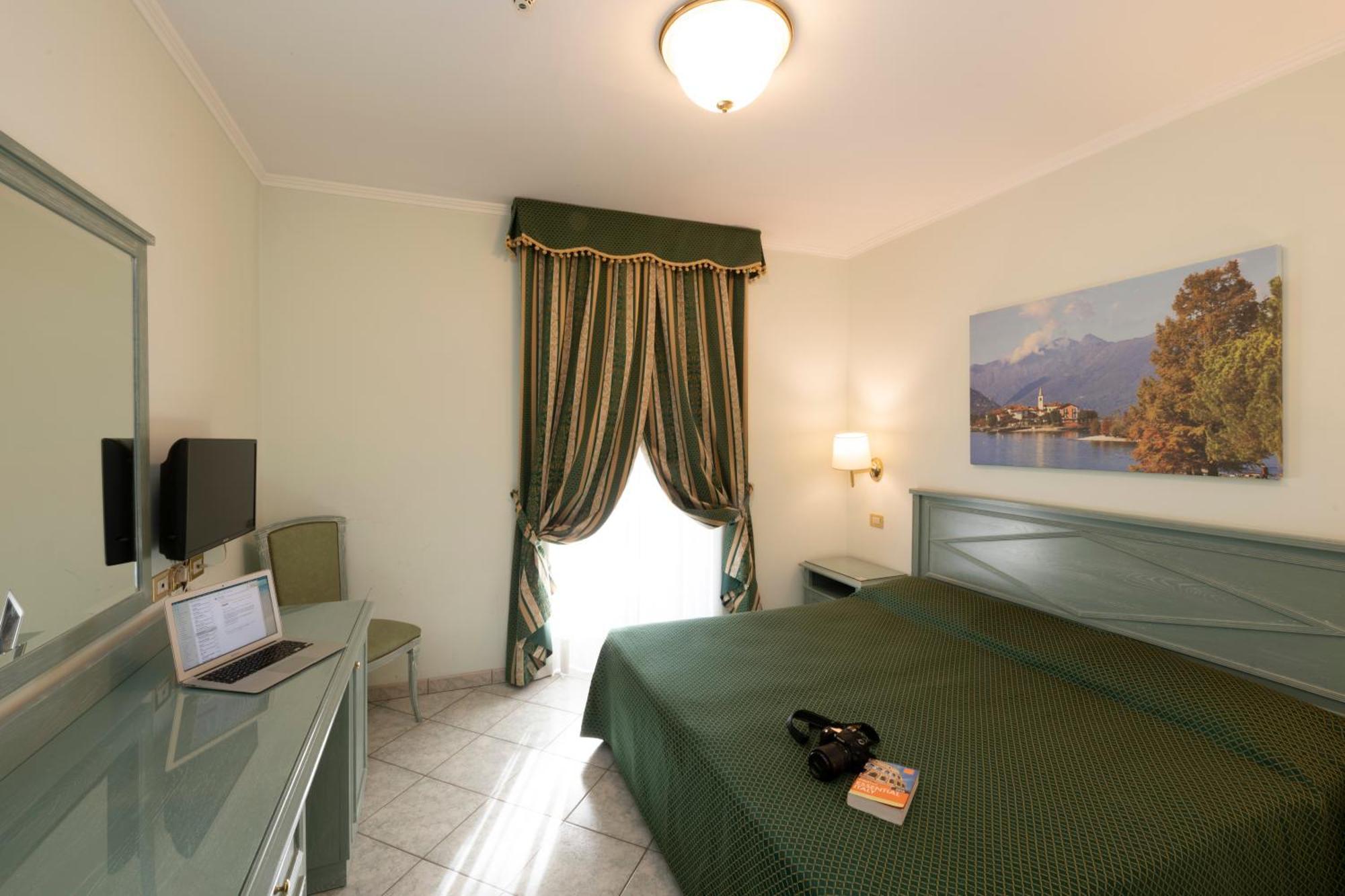 Hotel Moderno Stresa Exterior foto