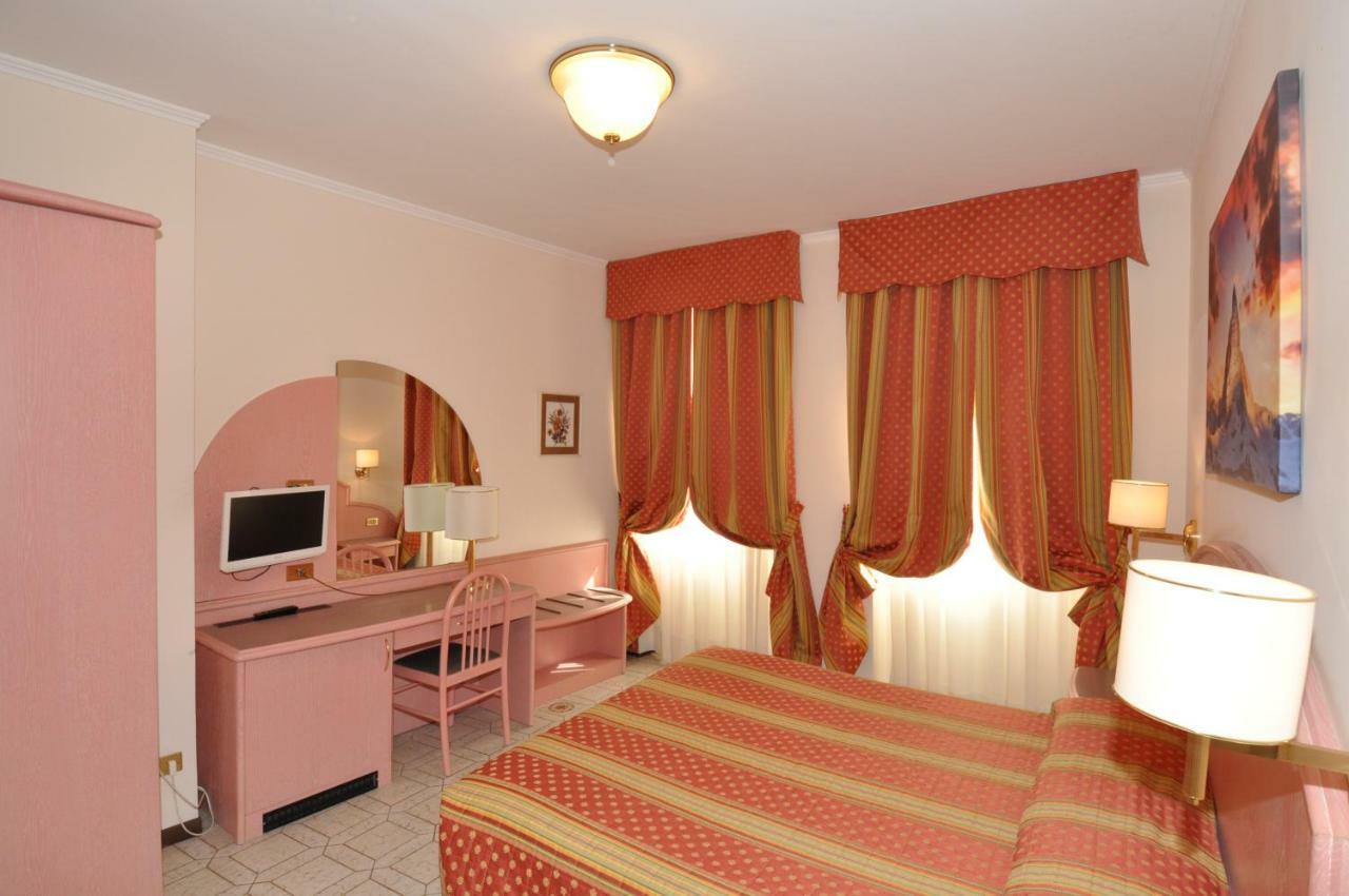 Hotel Moderno Stresa Exterior foto
