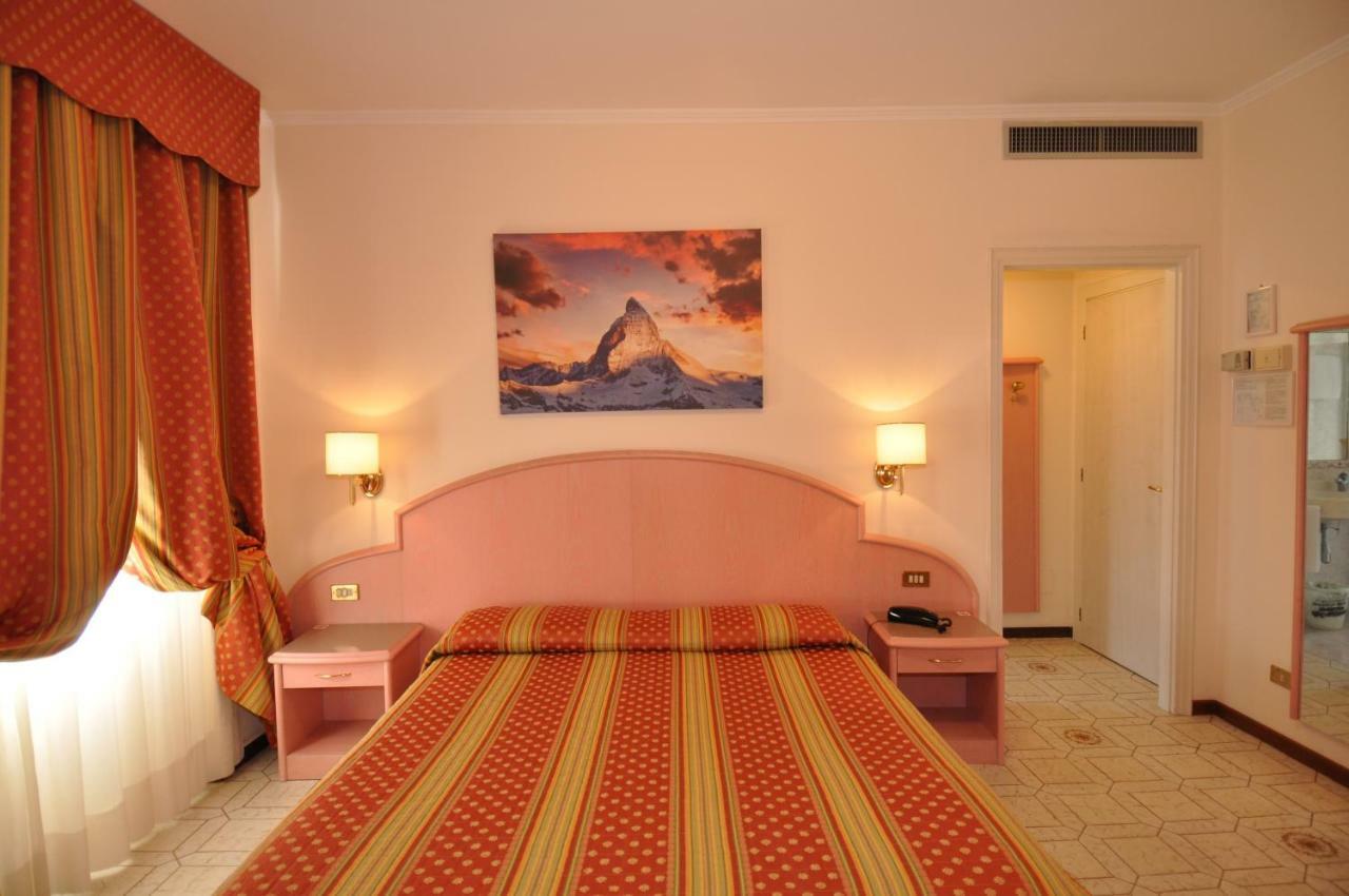 Hotel Moderno Stresa Exterior foto
