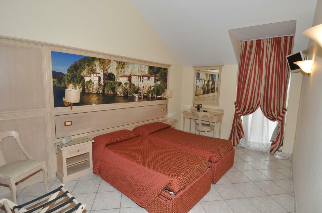 Hotel Moderno Stresa Exterior foto