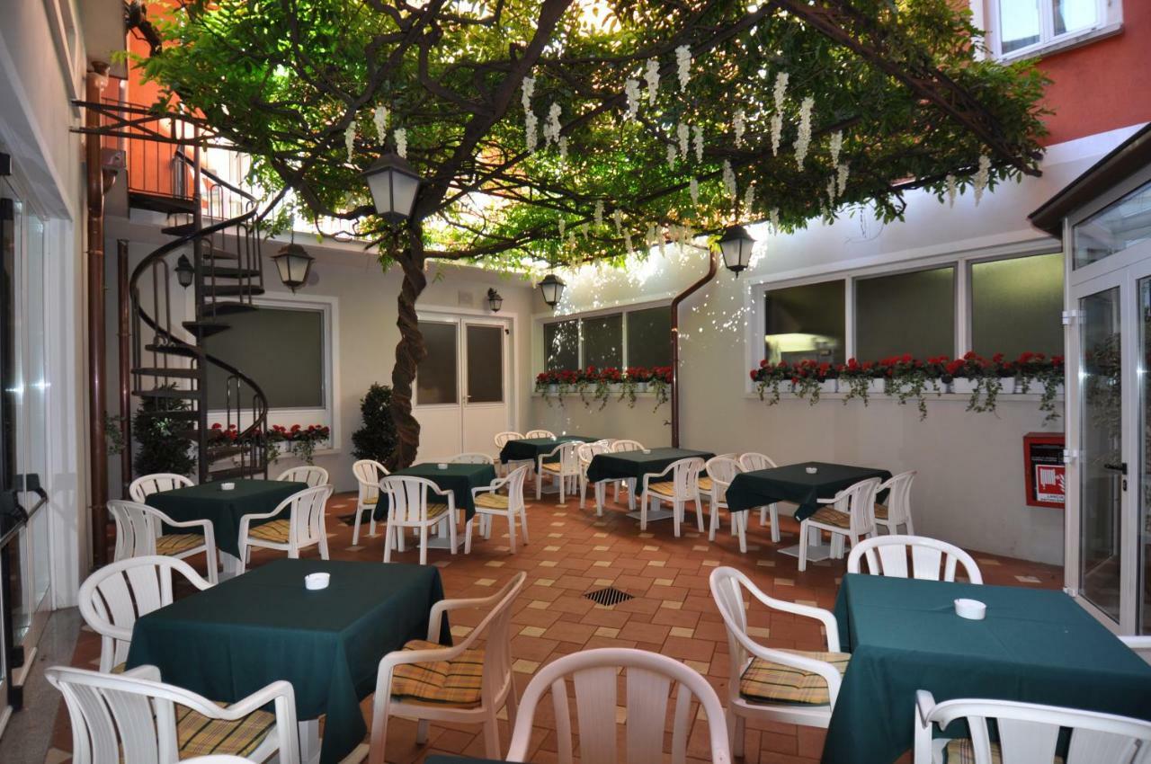 Hotel Moderno Stresa Exterior foto