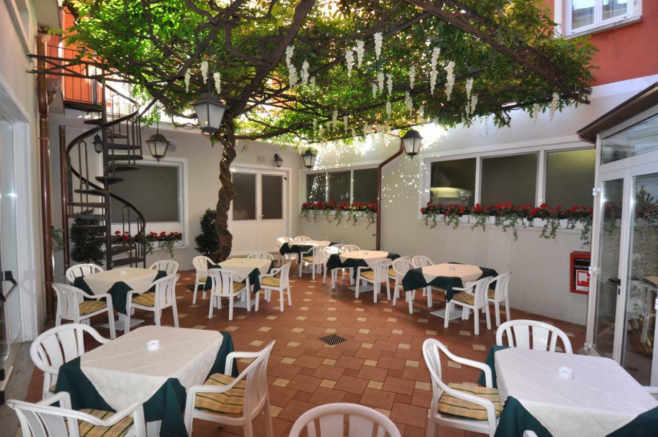 Hotel Moderno Stresa Exterior foto