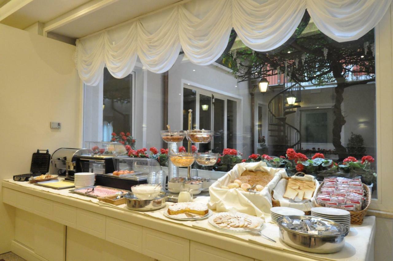 Hotel Moderno Stresa Exterior foto